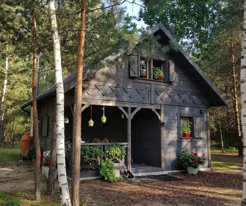 Dom letniskowy czy całoroczny? Poznaj prawne i finansowe różnice.